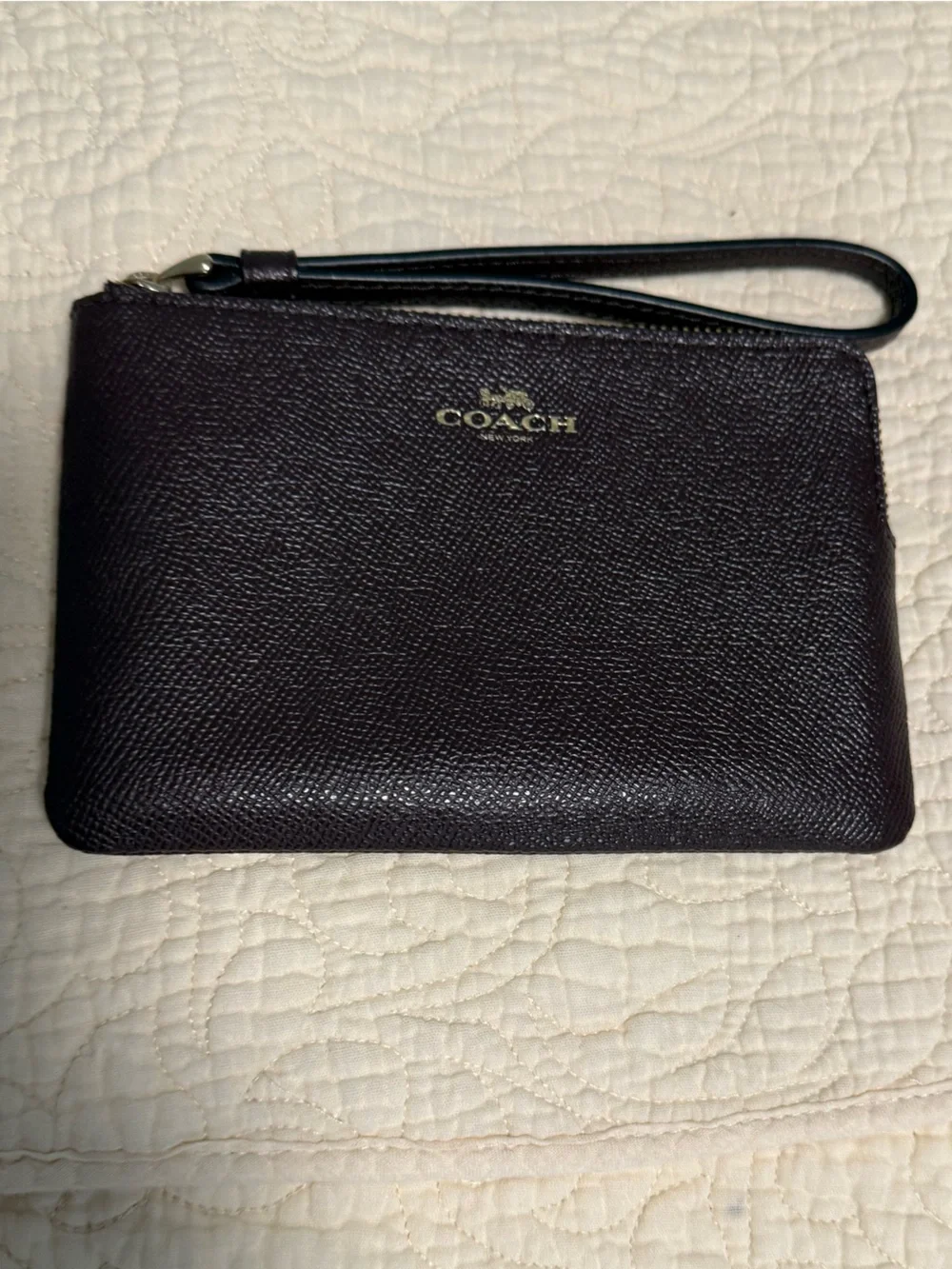 Coach Oxblood cross grain leather Wristlet in Burgendy! Like New
